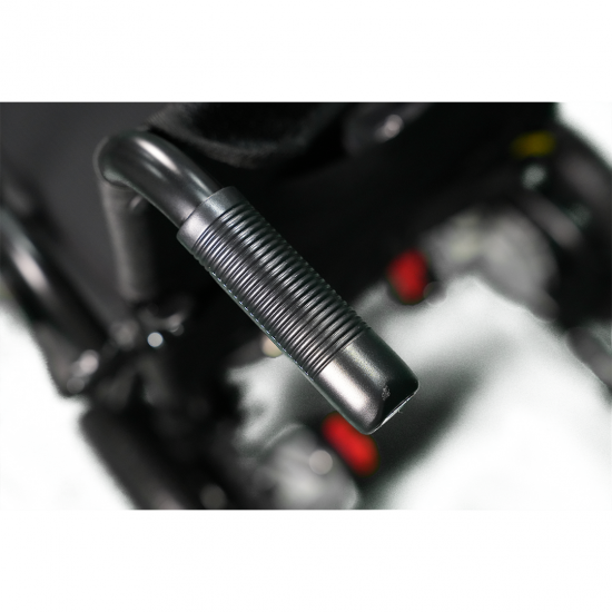 كرسي خفيف كهربائي ألومنيوم ببطارتين ( فيبر بلاك ) .